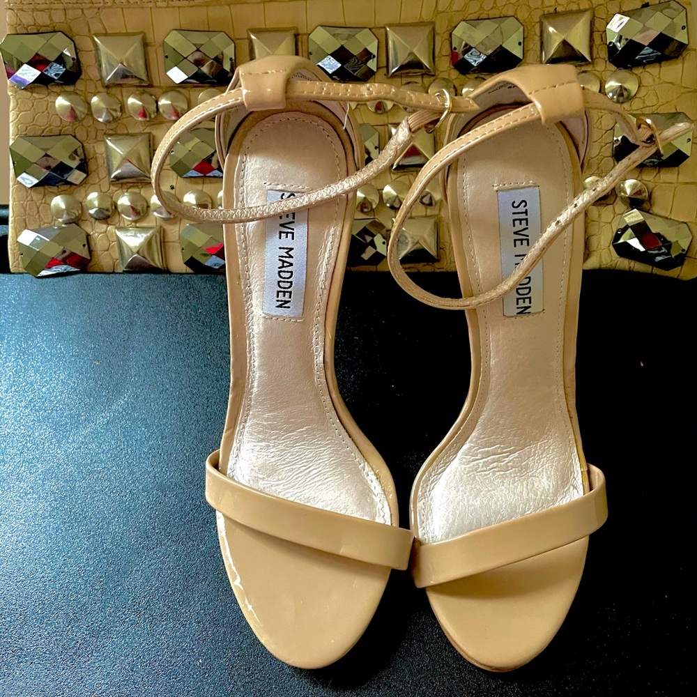 Steve Madden Cream Strappy Heels w/ bonus clutch!